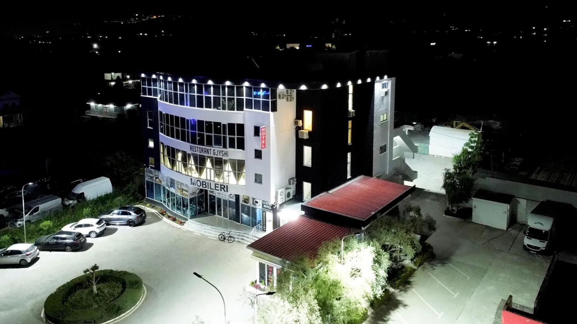 Grand Hotel Gjyshi Qerrexhias 외부 사진