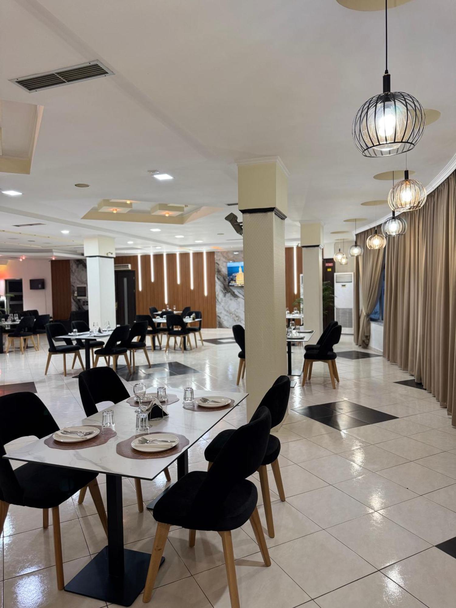 Grand Hotel Gjyshi Qerrexhias 외부 사진